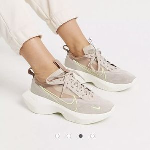 Nike Vista Lite Beige Sneakers